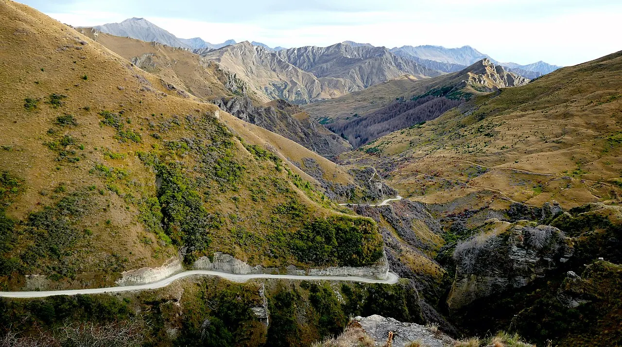 Skippers Road winding through the canyon